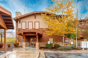 Cozy Crestview Condo